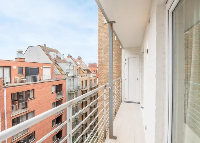 Luxurious Flat With Unbelievable Sea Views In Apartment