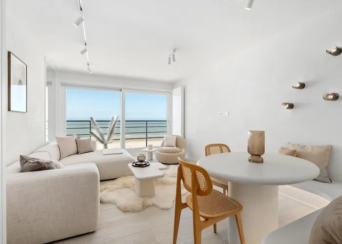 Luxurious Flat With Unbelievable Sea Views In Apartment *